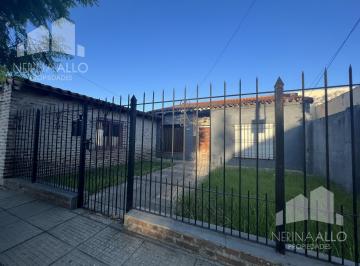 Casa · 130m² · 3 Ambientes · 2 Cocheras · Casa Venta Castelar Sur