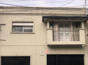 Casa · 250m² · 4 Ambientes · 1 Cochera · Casa - Plazoleta Mitre