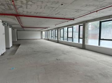 Oficina comercial · 588m² · Oficina en Alquiler en Carrasco en Rústico