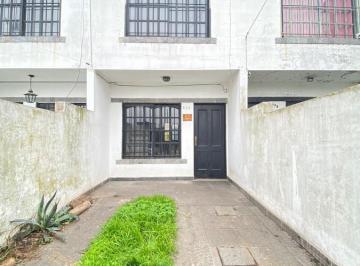 PH · 70m² · 3 Ambientes · 1 Cochera · PH en Venta Ituzaingó Norte