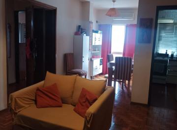 Departamento de 3 ambientes, Almirante Brown · Muy Buen Departamento