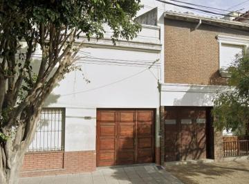 Casa · 374m² · 4 Dormitorios · 1 Cochera · Casa en Lanus Este