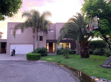 Casa · 265m² · 5 Ambientes · 2 Cocheras · Villa Olivos Casa 4 Dorm en Venta Impecable