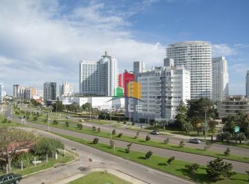 Foto1 · Alexander Boulevard. Departamento de 2 Dorm., en Venta y Alquiler.
