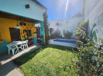 Casa · 170m² · 4 Ambientes · Casa 4 Ambientes en Lanús Oeste con Cochera, Quincho y Pilet