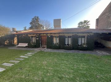 Casa de 6 ambientes, Morón · Chalet Desarrolado en Planta Baja Castelar Sur