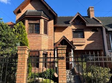 Casa · 415m² · 5 Ambientes · 5 Cocheras · Alquiler Importante Chalet en Castelar Norte