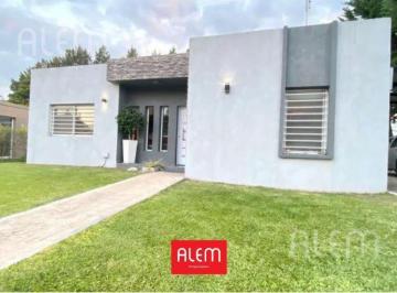 Casa · 110m² · 3 Ambientes · 2 Cocheras · Casa en Venta en Canning, Barrio Malibu