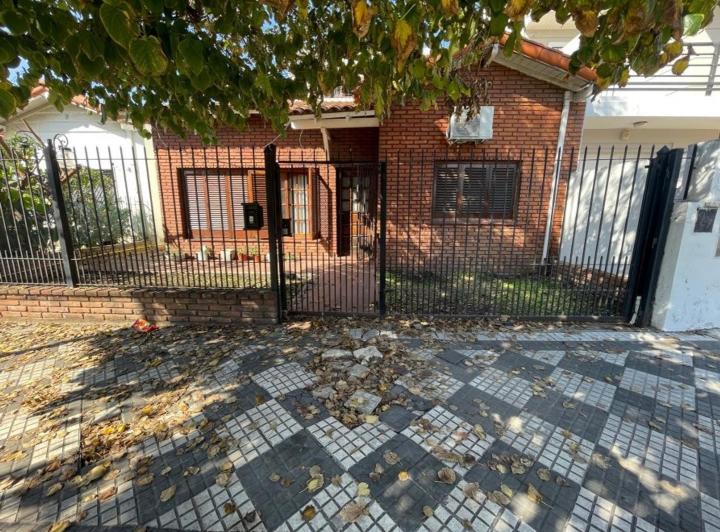 Casa · 300m² · 4 Ambientes · 1 Cochera