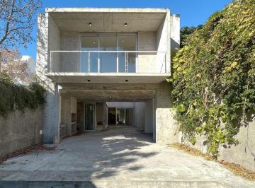 Casa · 351m² · 5 Ambientes · 1 Cochera · Casa 5 Ambientes a Estrenar | Villa del Parque