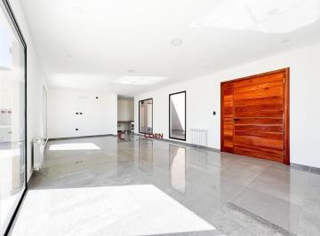 Casa · 135m² · 4 Ambientes · 3 Cocheras · Venta de Casa Barrio Cerrado Fincas de Alvarez, Moreno