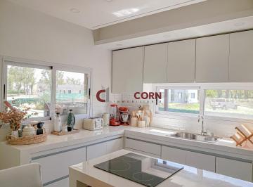 Departamento · 136m² · 4 Ambientes · 2 Cocheras · Venta Casa 4 Ambientes en Alvarez del Bosque, Moreno