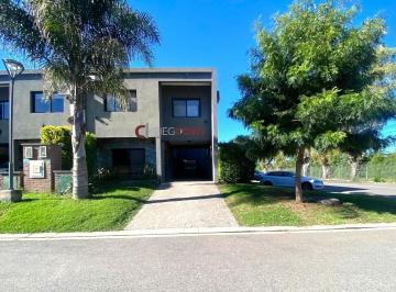 Casa · 153m² · 4 Ambientes · 3 Cocheras · Casa 4amb. Barrio Cerrado María Eugenia Village. Moreno