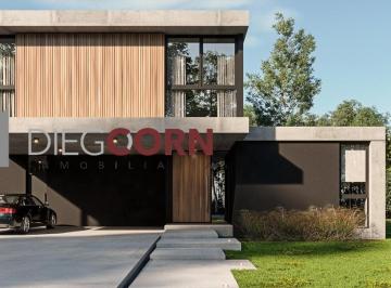 Casa · 342m² · 5 Ambientes · 6 Cocheras · Venta Casa 5 Amb Fondo Al Agua, en Cul de Sac, Terravista.
