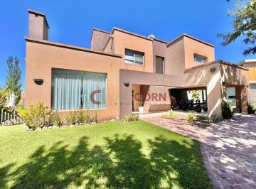 Casa · 330m² · 5 Ambientes · 6 Cocheras · Venta y Alquiler Anual Casa 5 Amb, Vista Al Agua, Terravista