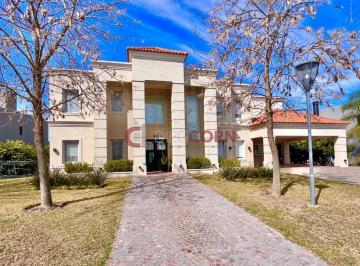 Casa · 354m² · 6 Ambientes · 6 Cocheras · Venta Casa 7 Amb, Ubicación Central, Terravista, Gral Rodriguez