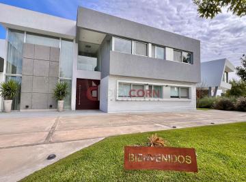 Casa · 540m² · 8 Ambientes · 7 Cocheras · Venta Casa 8 Amb Fondo Al Agua, Terravista, Gral Rodríguez