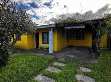 Casa · 120m² · 4 Ambientes · 1 Cochera · Casa 5 Ambientes en Country El Cortijo, Uruguay