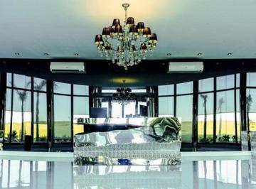 Departamento · 56m² · 2 Ambientes · 1 Cochera · Punta del Este a Towers 1 Dorm/ 3 Pers 14 Noches del 1/1