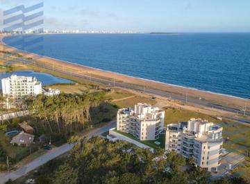 Departamento · 39m² · 2 Ambientes · 1 Cochera · Punta del Este, Frente Al Mar, Deptos Boutique Towers 1 Dorm