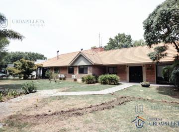 Casa · 2117m² · 3 Dormitorios · Totalmente Refaccionada - Alquiler Anual con Muebles - Teresa Urdapilleta Propiedades