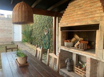 Casa · 128m² · 5 Ambientes · 1 Cochera · Casa en Moreno Venta 5 Ambientes con Jardin
