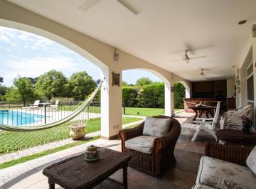 Casa · 348m² · 7 Ambientes · 2 Cocheras · Estupenda Construcción y Amplitud en Todos Los Ambientes