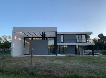 Casa · 240m² · 5 Ambientes · Gran Casa Sobre Lote Interno, San Matías, Escobar