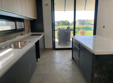 Casa · 245m² · 6 Ambientes · 2 Cocheras · Casa a La Laguna - Barrio San Matías, Escobar - 4 Dorm.