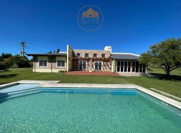 Casa · 164m² · 7 Ambientes · 2 Cocheras · Casa con Pileta en Terreno Esq 3.000 m² - Barrio Residencial - Potrero de Garay - Cordoba - Escritura