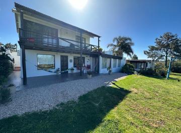 Casa · 150m² · 4 Ambientes · 4 Cocheras · Casa