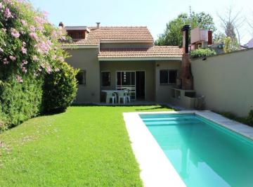 Casa · 260m² · 4 Ambientes · 2 Cocheras · Casa a La Venta en Olivos 3 Dorm.