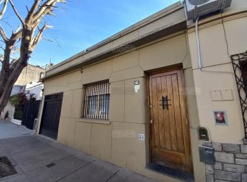 Casa · 153m² · 5 Ambientes · 1 Cochera · Casa Chalet en Venta en Parque Chas, Capital Federal, Buenos Aires
