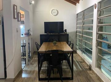 DEH-DEH-447_2 · Casa Refaccionada a Nueva con Jardín!