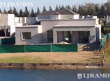 Casa · 180m² · 3 Dormitorios · 2 Cocheras · Casa a La Laguna con Pileta en Area 1 de San Matias Pg