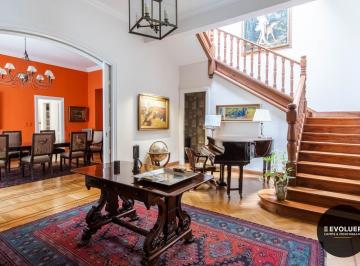 Casa · 605m² · 9 Ambientes · 2 Cocheras · Barrio Parque, Casa Estilo Inglés con Excelente Reciclaje.