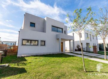 Casa · 172m² · 4 Ambientes · 2 Cocheras · Venta Casa a Estrenar en San Pablo Pilar