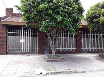 Casa · 134m² · 4 Ambientes · 1 Cochera · Casa en Lomas del Mirador