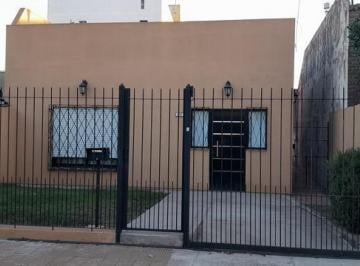 Casa · 72m² · 2 Dormitorios · 1 Cochera · Casa en Lomas del Mirador