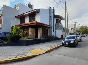 Casa · 144m² · 5 Ambientes · 2 Cocheras · Casa en Ramos Mejia