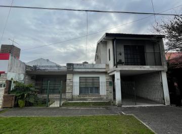 Casa de 3 ambientes, Morón · Casa con Cochera. Castelar Sur