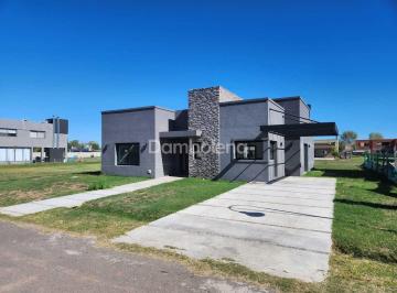 Casa · 90m² · 3 Ambientes · 1 Cochera · Casa en Venta o Permuta Ubicado en Francisco Álvarez, Moreno