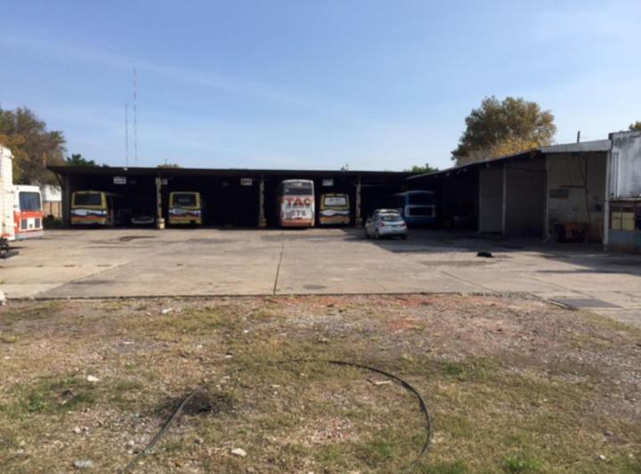Bodega-Galpón · 250m² · 10 Ambientes