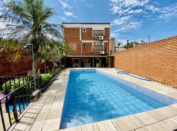Casa · 618m² · 15 Ambientes · 1 Cochera · Casa de 7 Dorm., Quincho, Gimnasio, Cochera y Pileta en Pichincha