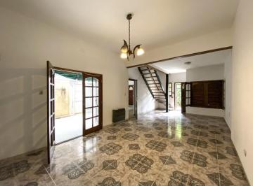 Casa · 130m² · 5 Ambientes · 1 Cochera · Casa PH de 3 Dorm.