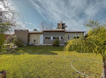 Casa · 121m² · 5 Ambientes · 2 Cocheras · Casa de 3 Dorm. en Funes Town