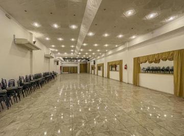 Local comercial · 580m² · 3 Ambientes · Local Tipo Salón Multi Espacio Sobre Av Principal en Baigorria