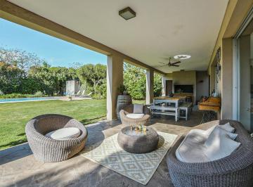 Casa · 279m² · 6 Ambientes · 2 Cocheras · Casa de 3 Dorm. con Pileta en Cantegril - Funes