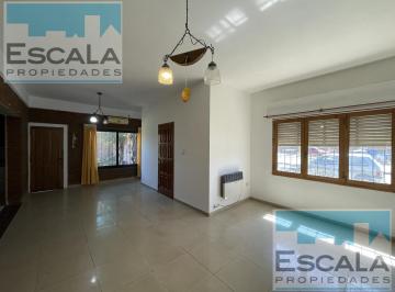Casa · 199m² · 5 Ambientes · 1 Cochera · Casa de 3 Dorm con Cochera y Patio con Jardin Rosario
