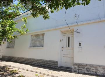 Casa · 135m² · 6 Ambientes · Casa en Barrio Ludueña - 3 Dorm.